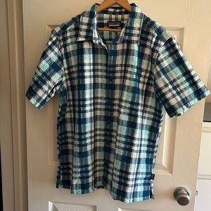 Patagonia men’s short sleeve plaid shirt sz Large